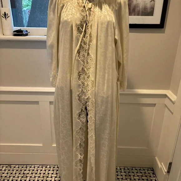 Christian Dior Lingerie Housecoat Laced  Duster White Kimono Belted M Robe - Picture 10 of 11